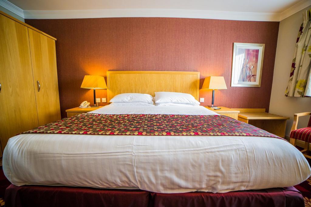 Curran Court Hotel Ларн Екстериор снимка