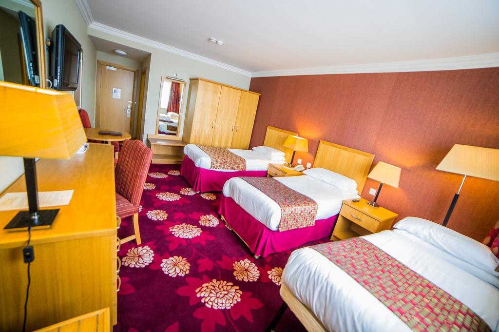Curran Court Hotel Ларн Екстериор снимка