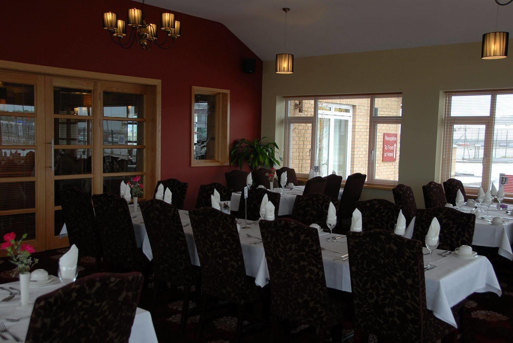Curran Court Hotel Ларн Екстериор снимка
