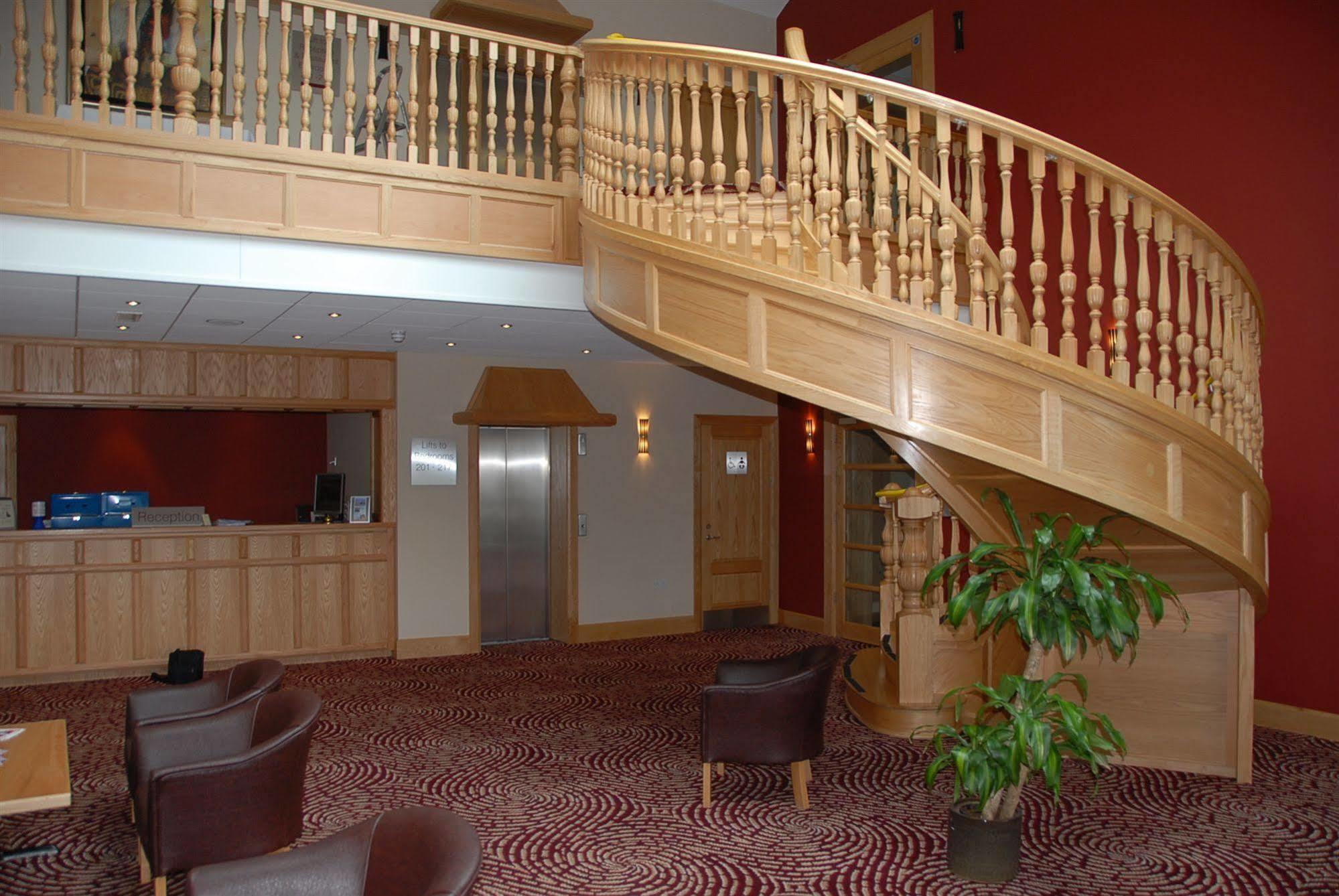 Curran Court Hotel Ларн Екстериор снимка