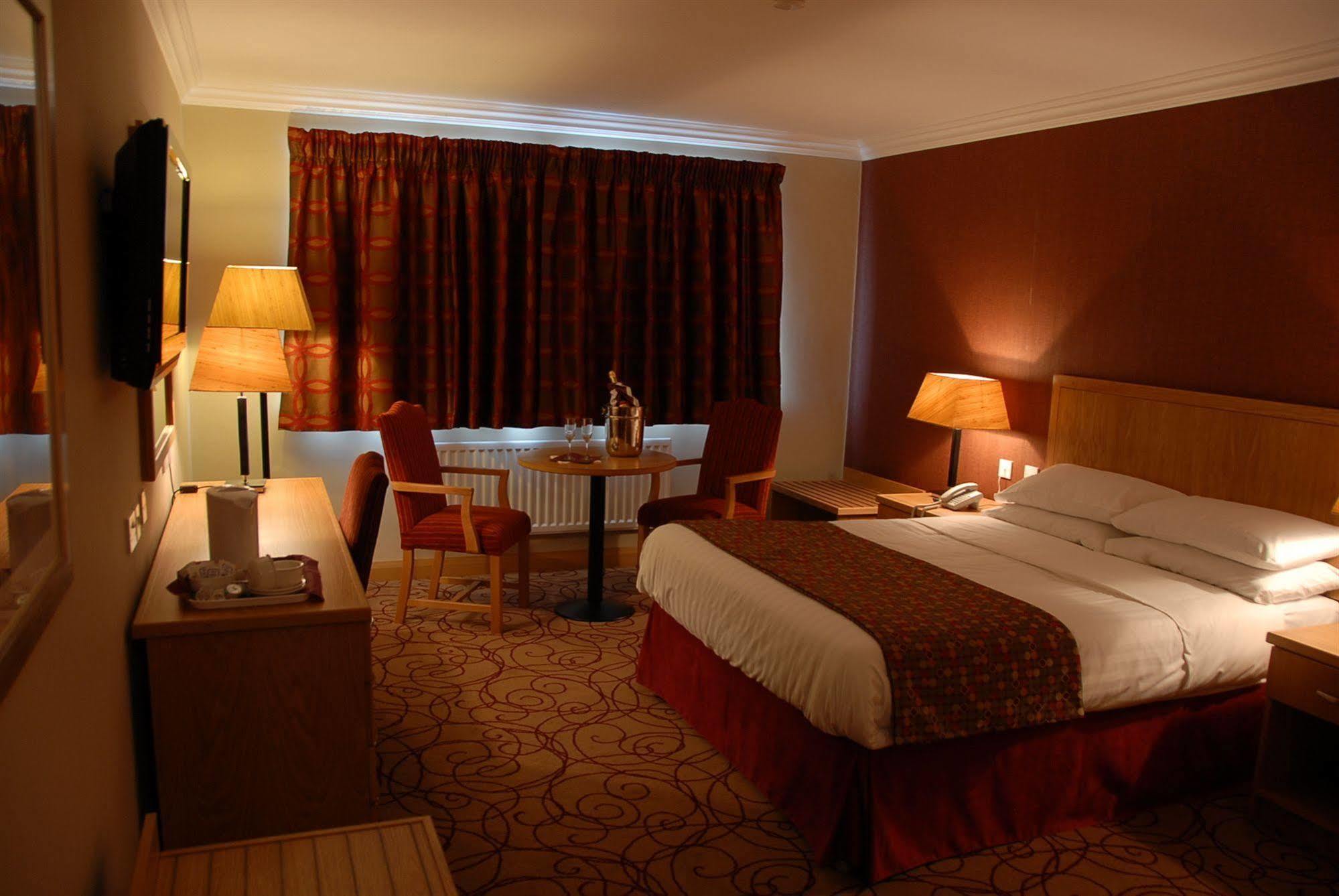 Curran Court Hotel Ларн Екстериор снимка